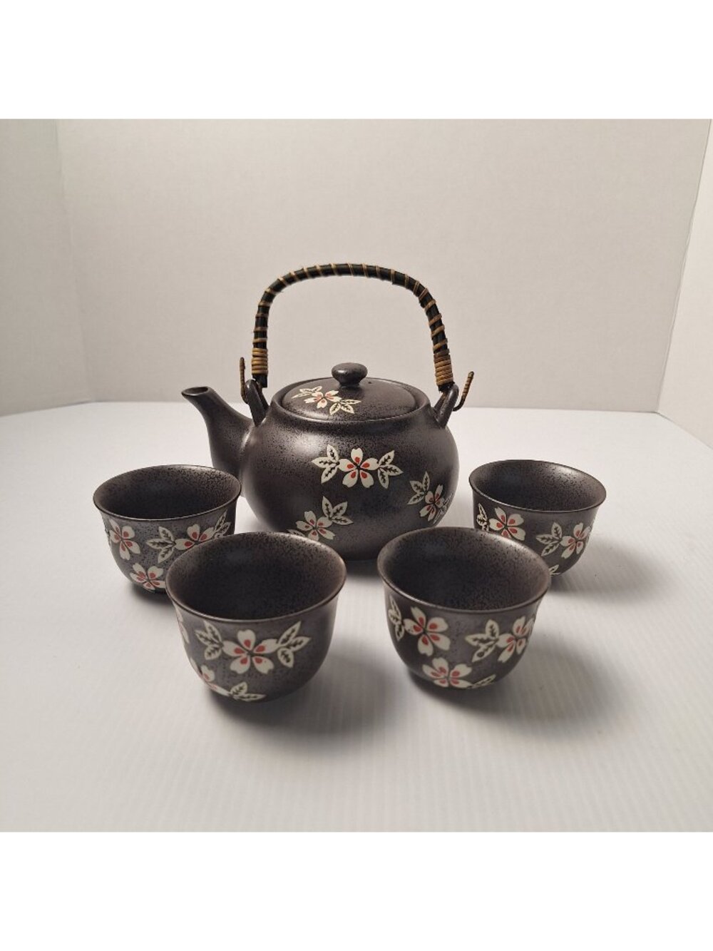 JAPANESE KUTANI WARE STRAINER CEREMONIAL SAKI STYLE TEAPOT CUPS PORCELAIN WICKER